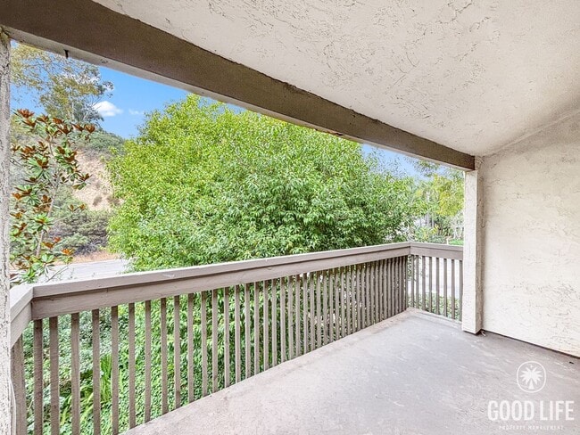 Building Photo - Beautiful 2BD/2BA Condo in La Jolla W/ Pri...