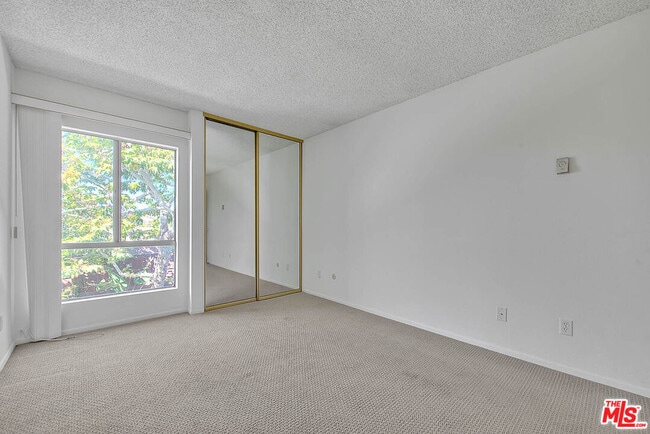 Building Photo - 4900 Overland Ave