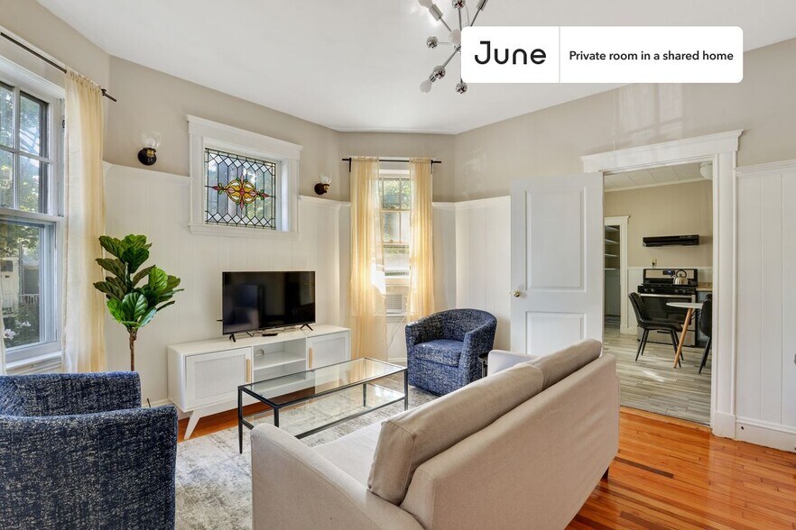 Building Photo - Room in Shared 4 bed/1 bath home