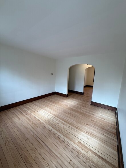 Building Photo - 221 Everett Pl