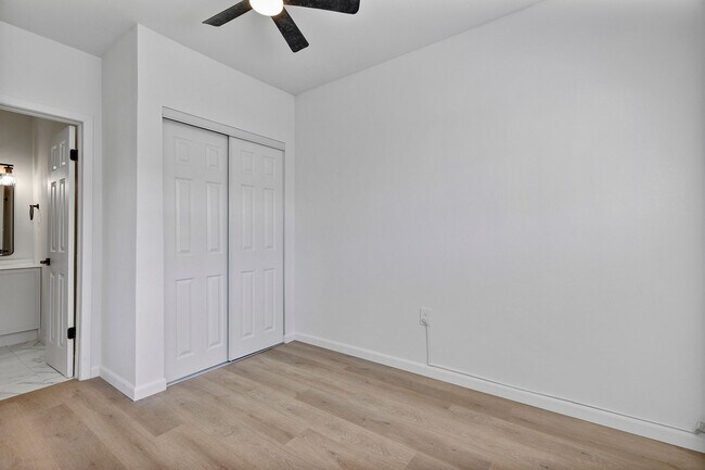 Building Photo - Charming Updated 1-Bedroom Home with Modern Kitchen & Cozy Front Patio