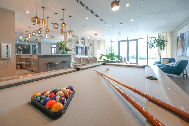 Building Photo - 650 NE 32nd St