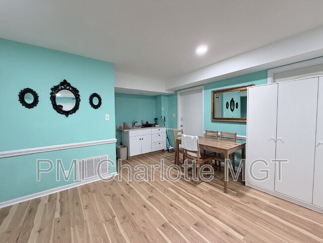 Building Photo - 5315 Greenbrook Dr