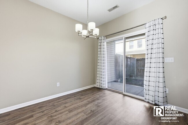 Building Photo - 3 Bedroom End Unit Townhome Near Dorchester and Ladson Road