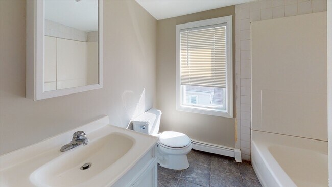 Building Photo - 22-24-24 Kelley Ct