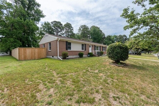 Building Photo - 1217 Lakeview Dr