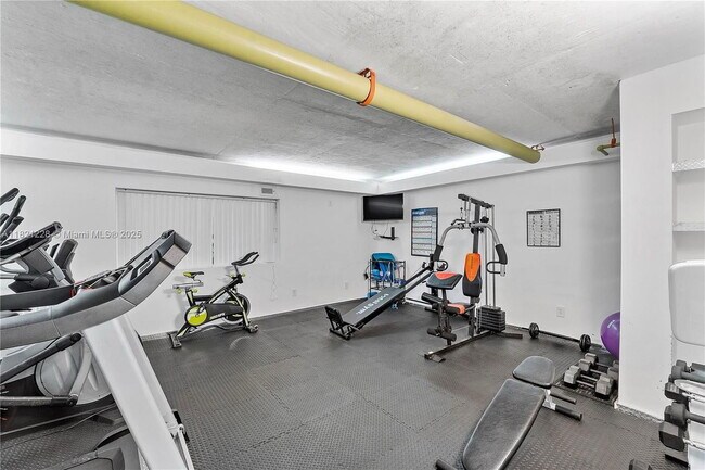 Building Photo - 1401 S Ocean Dr