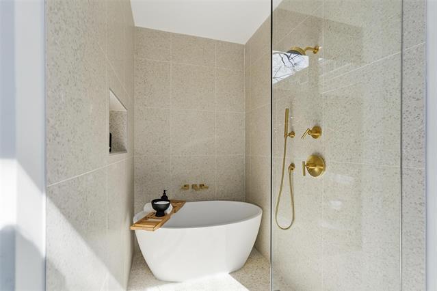 Building Photo - 6822 Victoria Ave