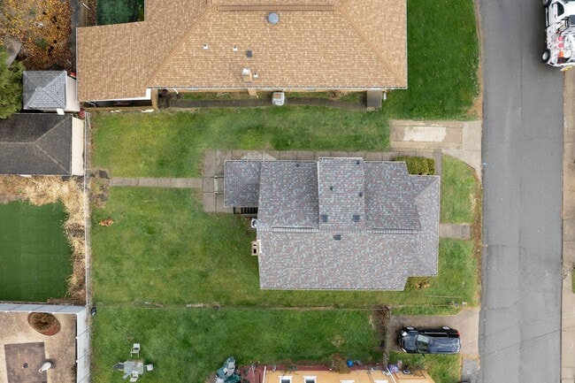 Building Photo - Don’t miss this! Beautifully RENOVATED 3 bedroom in Stowe!!