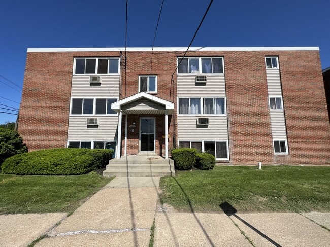 Primary Photo - Pineview Apartments