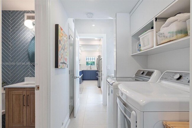 Building Photo - 634 W 47th St