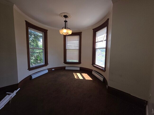 Building Photo - 659 Southbridge St