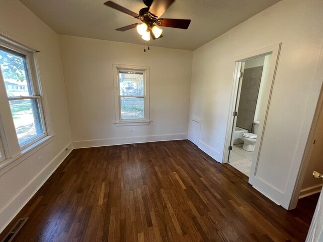 Building Photo - Remodeled Like New 2 Bedroom 1 Bath