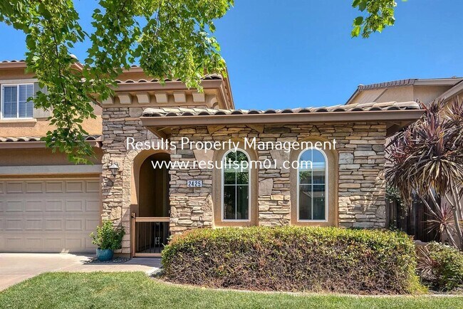 Building Photo - Spacious and upgraded 4 Bed 3 Bath Roseville Home