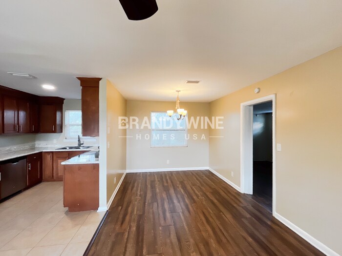 Building Photo - 6011 Meadow Ln