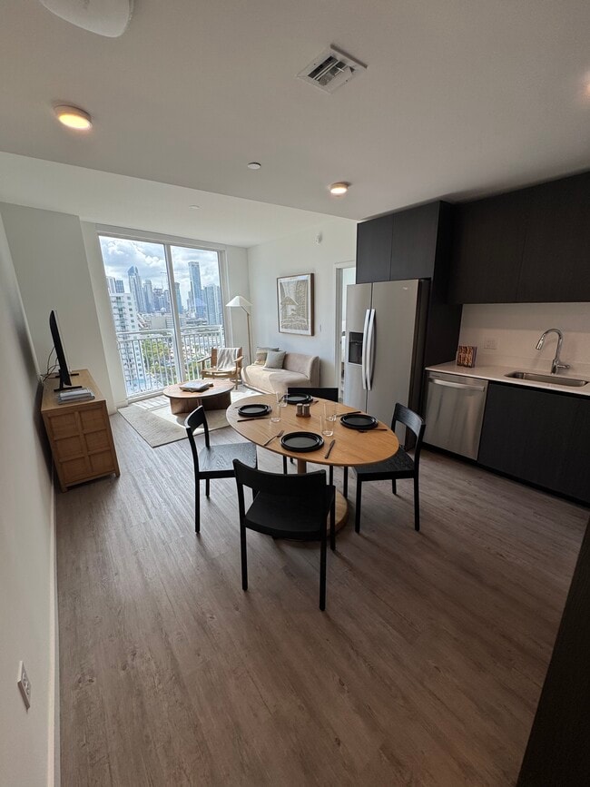 Building Photo - 132 NE 22nd St