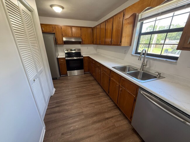 Building Photo - 886 Meginnis Ln