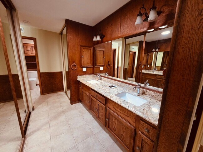 Building Photo - 8612 Naples Dr