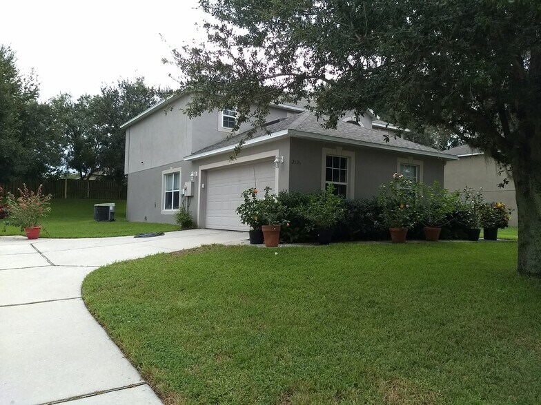 Building Photo - 2606 Sheila Dr