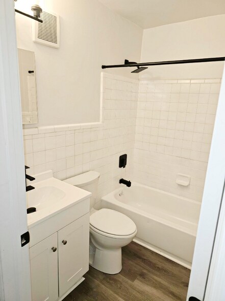 Building Photo - 5856 Highview Dr