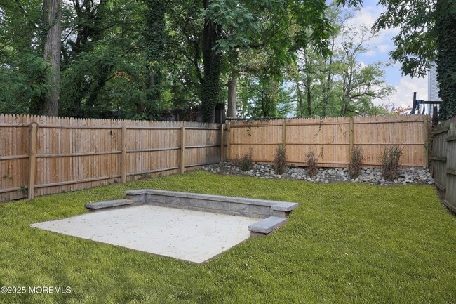 Building Photo - 811 Shore Concourse