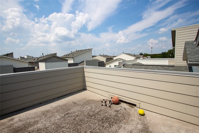 Building Photo - 2779 Clinton Dr