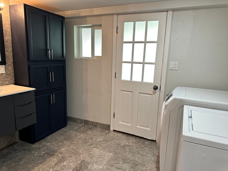 Downstairs Bathroom/Laundry - 18234 120th Ave SE