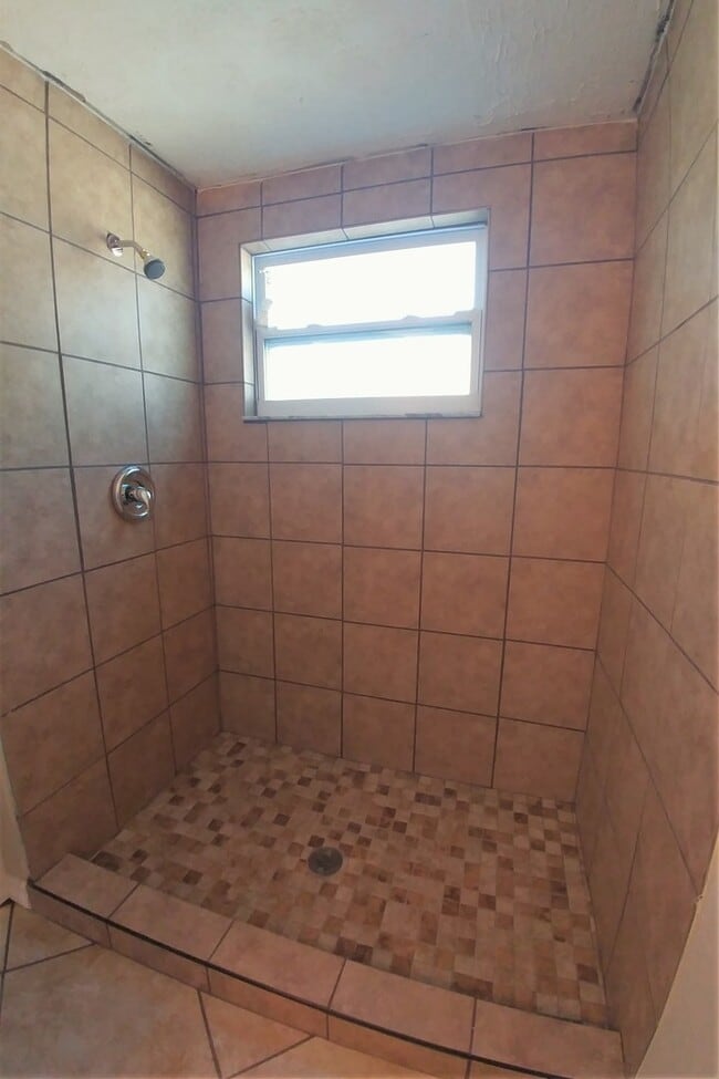 Building Photo - Beautiful 3 bedroom / 2 bath available!