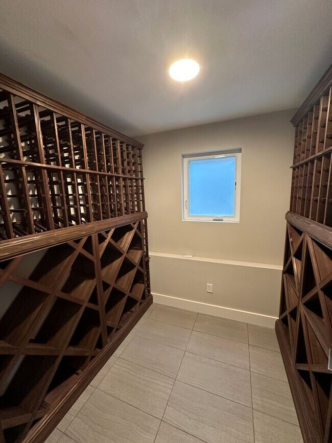 Building Photo - 5Bd/3.25Ba Seattle House