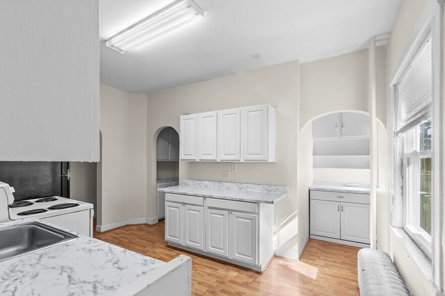 Building Photo - 152 Winchester St