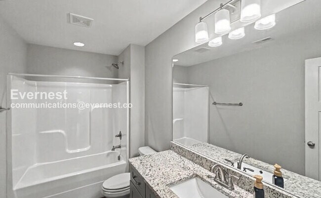 Building Photo - Spacious 3 Bed, 2.5 Bath Home with 2 Car Garage