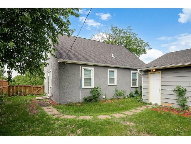 Building Photo - 1588 W Highland Pkwy