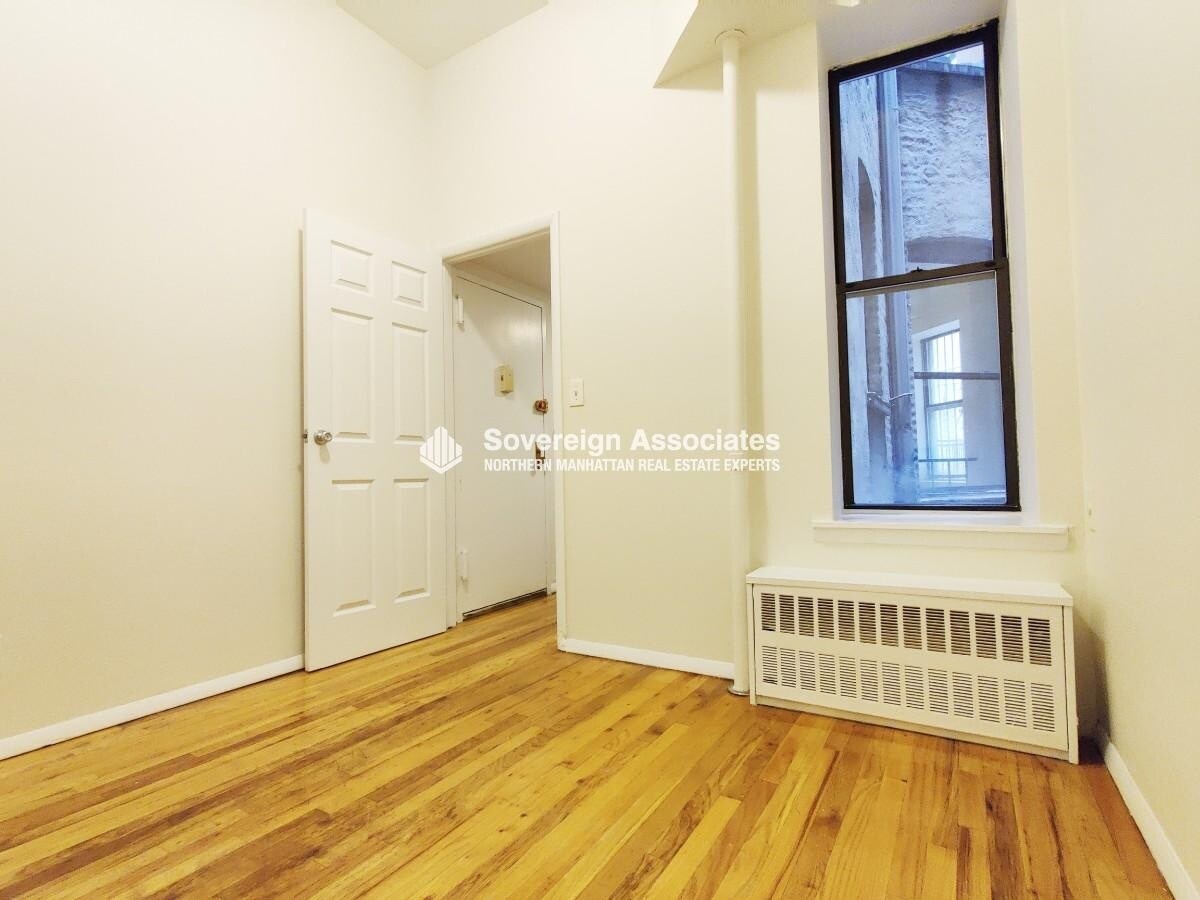 Building Photo - 208 W 82nd St