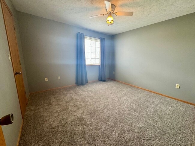 Building Photo - 3 bed 2 bath ZERO entry townhouse in Capitol Beach