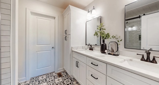 Building Photo - "Charming 3-Bed, 2-Bath Home on Claypool R...