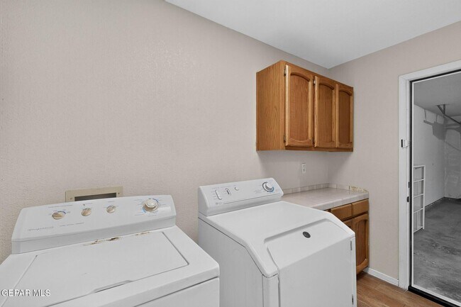 Building Photo - 7419 Mission Viejo Dr