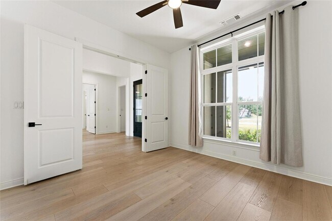 Building Photo - 704 Prairie Clover Dr