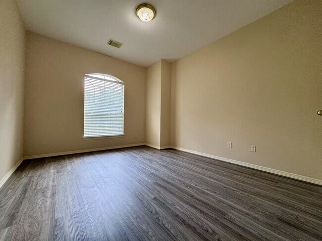 Building Photo - 3606 Paluxy Cir