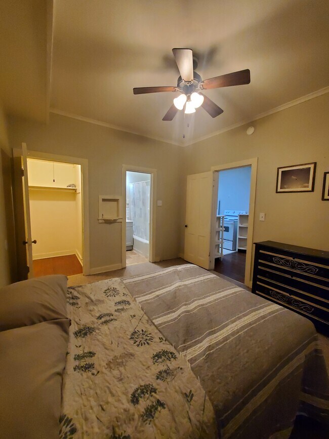 Building Photo - 1338 Main St