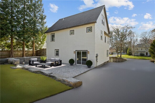 Building Photo - 90 Stoneleigh Ct