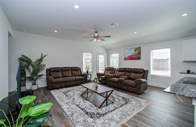 Building Photo - 8611 Shumard Oak Dr