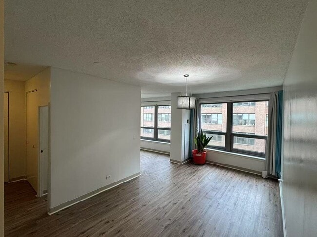 Primary Photo - 440 N Wabash Ave