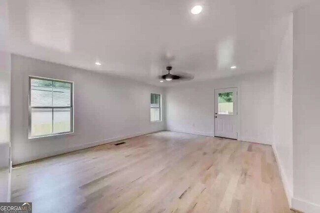 Building Photo - 253 Lamon Ave SE