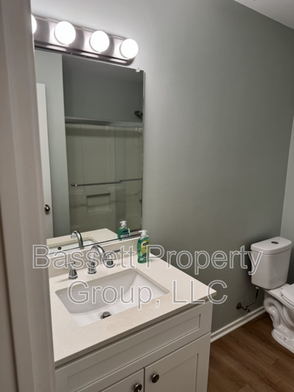 Building Photo - 1739 River Front Dr