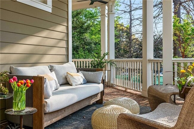 Building Photo - 582 St Charles Ave NE