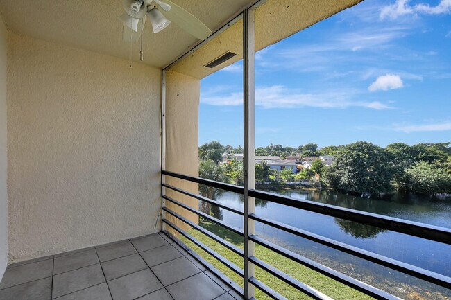 Building Photo - 8225 Sunrise Lakes Blvd