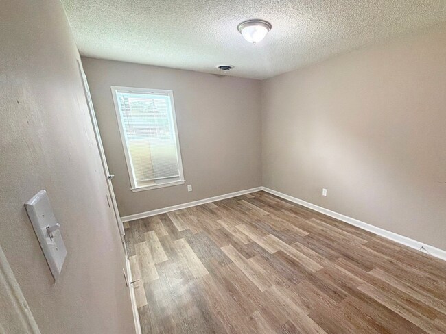 Building Photo - 4066 Berrywood Ave