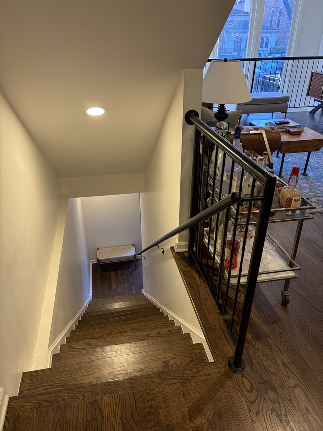 Building Photo - 2416 W Thomas St