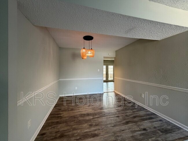 Building Photo - 896 Jamestown Landing Rd