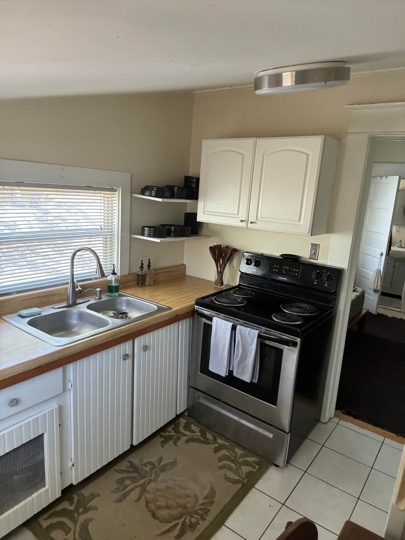 Building Photo - 215 S Howard Ave